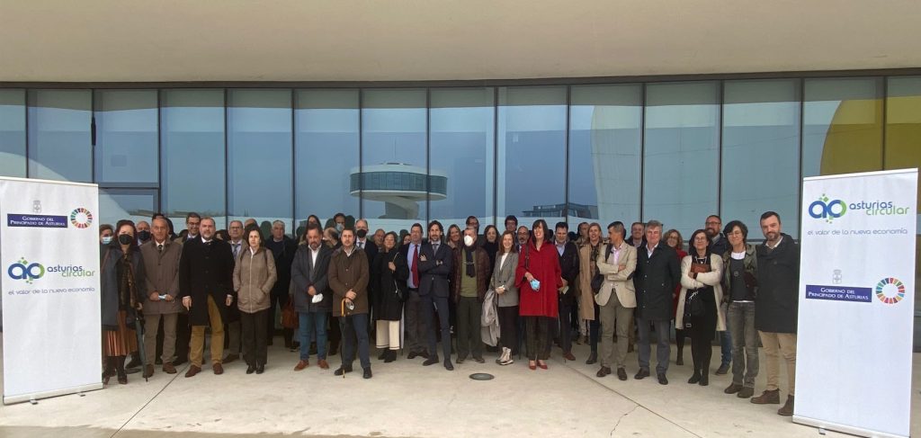 Miembros del Comité Asesor y participantes en la jornada de presentación de Asturias Circular en el Centro Oscar Niemeyer de Avilés.